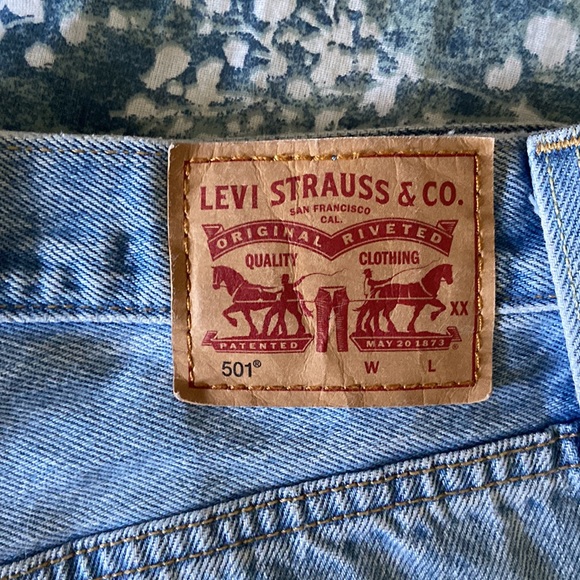 Authentic 501 High Rise Levi’s Womens Shorts | Size 28 - Picture 3 of 6